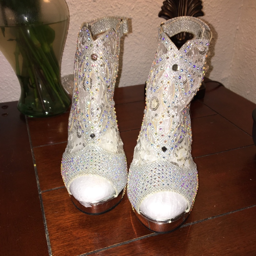 Hot Tomato® Angelina Size10M